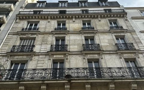 façade de l'immeuble sous offre Paris 7ème